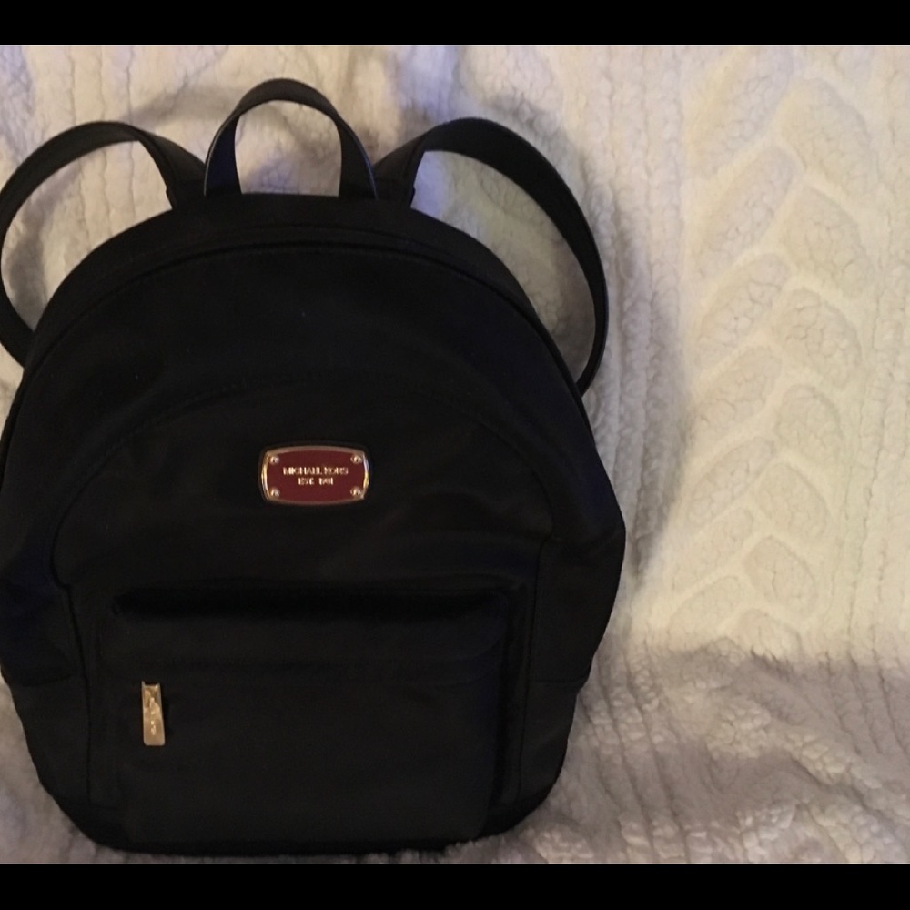 **AUTHENTIC**.Michael Kors Large Back Pack